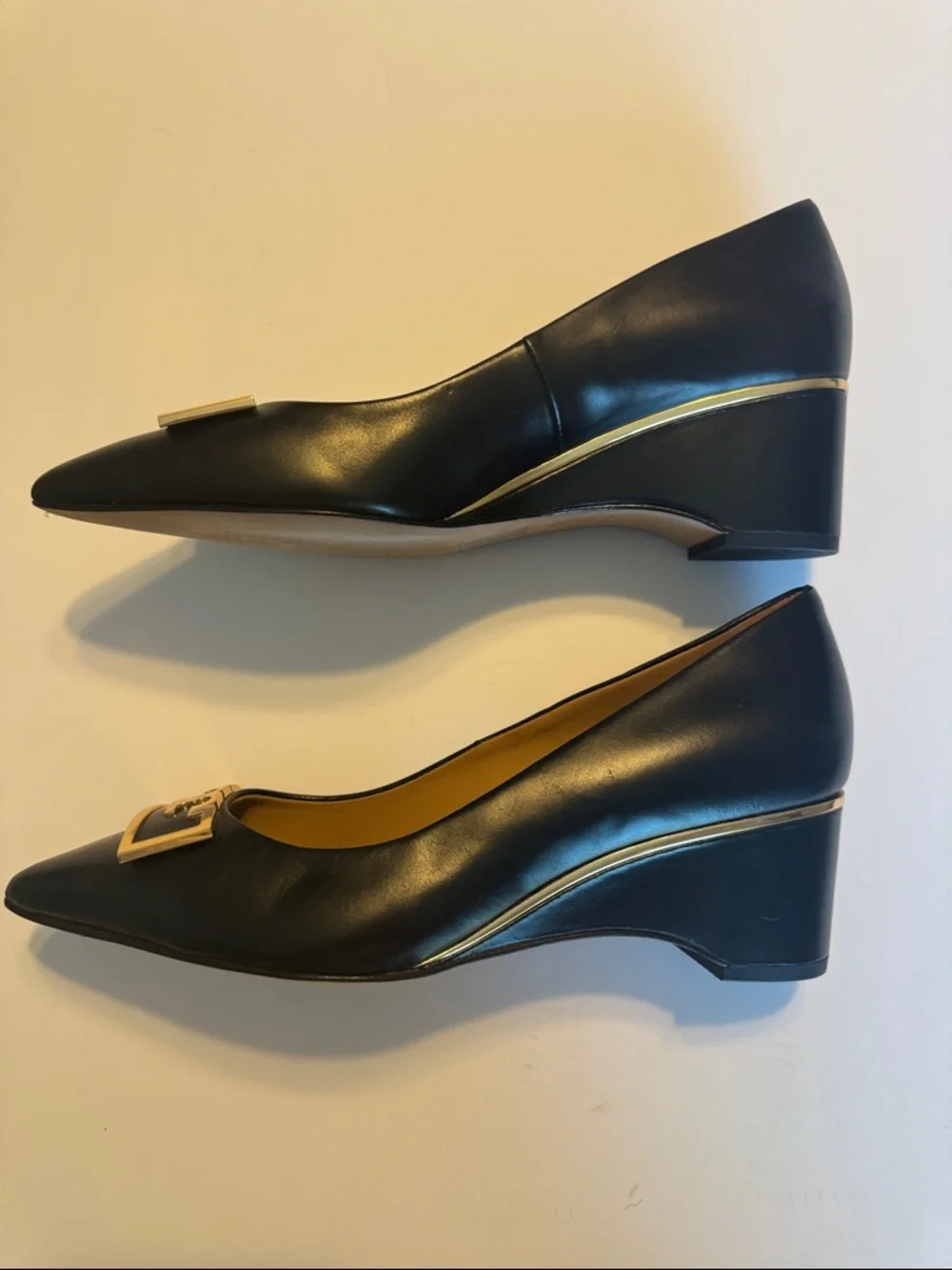 Tory Burch Black Pointed Toe Leather Flats with Gold Logo Plaque - Picture 4 of 6